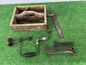 lot 111 image: Vintage Tools & Wood Box