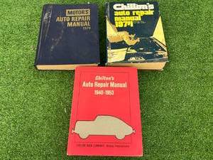 lot 112 image: Auto Repair Manuals