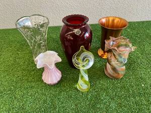 lot 115 image: Vases