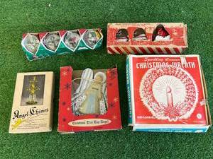 lot 116 image: Vintage Christmas