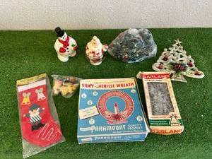 lot 117 image: Vintage Christmas