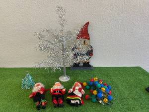 lot 123 image: Vintage Christmas
