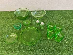 lot 125 image: Uranium Glass