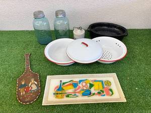lot 128 image: Mixed Vintage Kitchen Lot