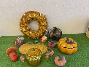 lot 133 image: Fall Decor