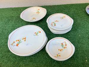 lot 142 image: Yorktown China 15 Pieces