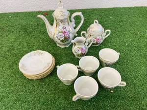 lot 143 image: Tea Set