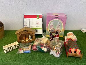 lot 144 image: Holiday Lot
