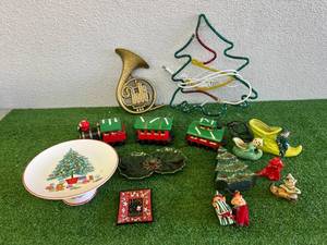 lot 154 image: Christmas Lot