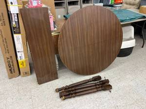 lot 176 image: Round Table with 2 Leaves