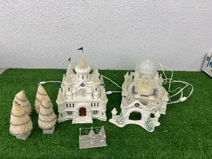 lot 183 image: Snow Village
