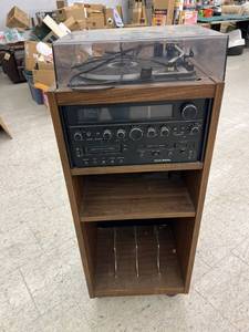 lot 190 image: Curtis Mathes Stereo System