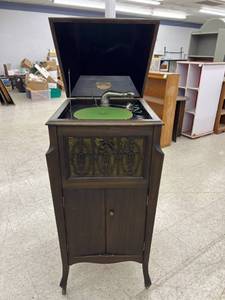 lot 191 image: Multitone Vintage Record Player