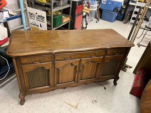 lot 198 image: Console Stereo