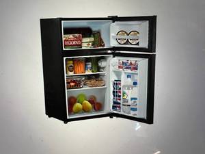 lot 32 image: Proctor Silex 3.1 Cu. Ft. Double Door Refrigerator - Black