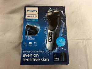lot 41 image: Philips Norelco Shaver 3600 with Travel Pouch