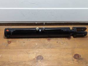 lot 55 image: Large Lift Arm Hydraulic - 24 Total Length