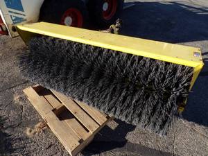 John Deere 60 Heavy Duty Broom Quick Hitch