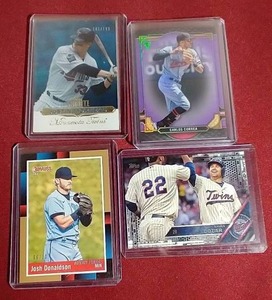 lot 41 image: (4) #d Twins Cards - Star Players