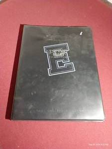 lot 108 image: Small Album With 9 Pages of Soccer Cards