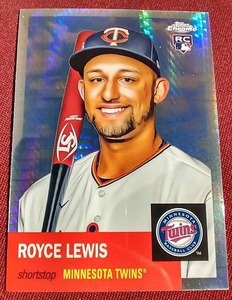 lot 118 image: 2022 Topps Chrome Royce Lewis Prism Refractor Rookie Card