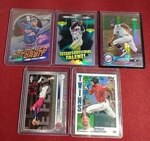 lot 152 image: (5) Byron Buxton Refractor Cards