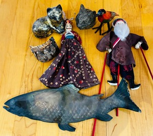 lot 129 image: Grouping of Unique Decor
