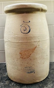 lot 29 image: Red Wing Union Stoneware Co. Five Gallon Crock