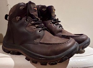lot 105 image: Mens Brown KEEN Boots