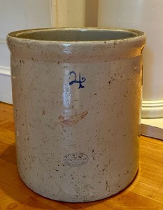 lot 107 image: Vintage Red Wing Four Gallon Stoneware Pottery Crock