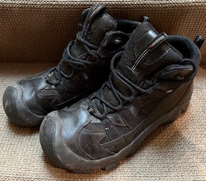lot 115 image: Mens KEEN Black Boots