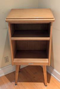 lot 13 image: Mid Century Blonde Wood Podium by the Buckstaff Co