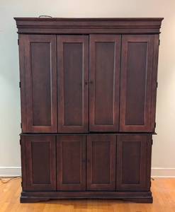 lot 44 image: Large Wood Entertainment  Media Cabinet