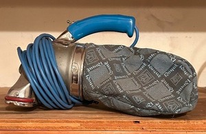 lot 91 image: Vintage Royal Handheld Small Vacuum