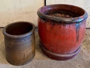 lot 92 image: Two Outdoor Plant Pots