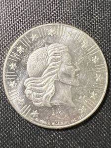 1 TROY OZ .999 FINE SILVER AMERICAN EAGLE ROUND