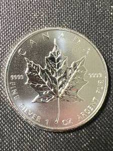 2011 CANADIAN MAPLE LEAF 1 TROY OZ .9999 FINE SILVER