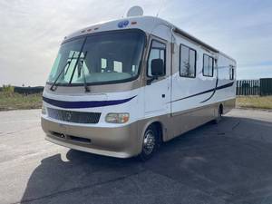lot 1 image: 2000 Ford F550 Super Duty -Motorhome - 51,851 MILES