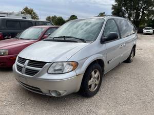 lot 25T image: 2006 Dodge Grand Caravan SXT - 2 OWNERS