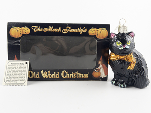lot 4 image: OLD WORLD CHRISTMAS Halloween Kitty Ornament #26033