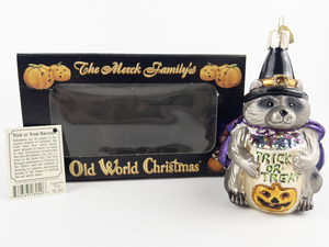 lot 7 image: OLD WORLD CHRISTMAS Trick or Treat Racoon Ornament #26040