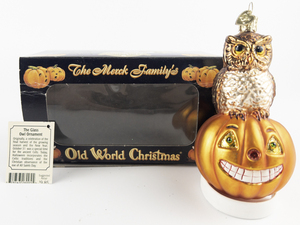 lot 8 image: OLD WORLD CHRISTMAS The Glass Owl Ornament #26005