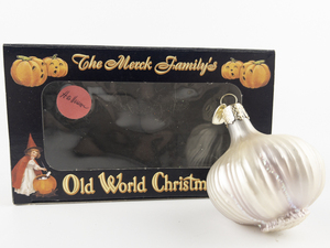 lot 16 image: OLD WORLD CHRISTMAS Garlic Ornament #28043