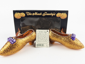 lot 21 image: Pair of OLD WORLD CHRISTMAS Witchs Slipper (Gold) Ornament #26020