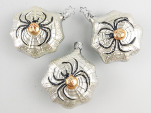 lot 29 image: Set of 4 INGE-GLAS (Germany) Spider Spinning her Web Ornament