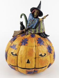 lot 51 image: JIM SHORE - HEARTWOOD CREEK An Eerie Eve Awaits Figurine #C4002853