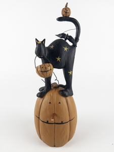 lot 59 image: Handpainted WILLIRAYE STUDIO Ready For The Big Day Figurine #WW6011