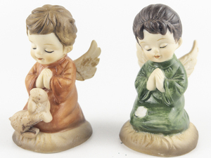 lot 76 image: Pair of CREATIVE AR FLOWERS INC. Porcelain Praying Angels Figurine 1977 ()