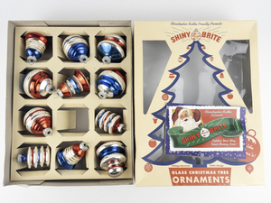 lot 81 image: Box Set of CHRISTOPHER RADKO Shiny Brite - Patriotic Medium Lanterns & Drops (11 of 12 enclosed) - 1 missing #40-0110-0