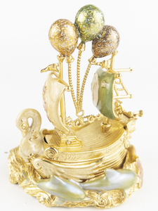 lot 97 image: KIRKS FOLLY Ship Of Dreams Keepsake Trinket Box